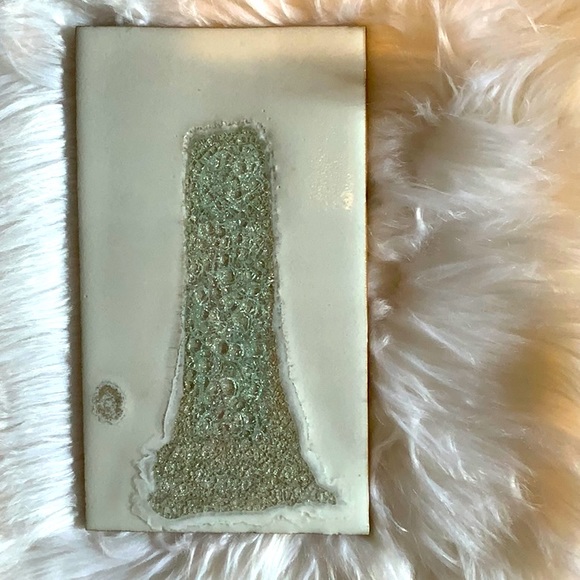 NWT Anthropologie Molten Rock Cheese Board. Color: IVORY. - Picture 4 of 6